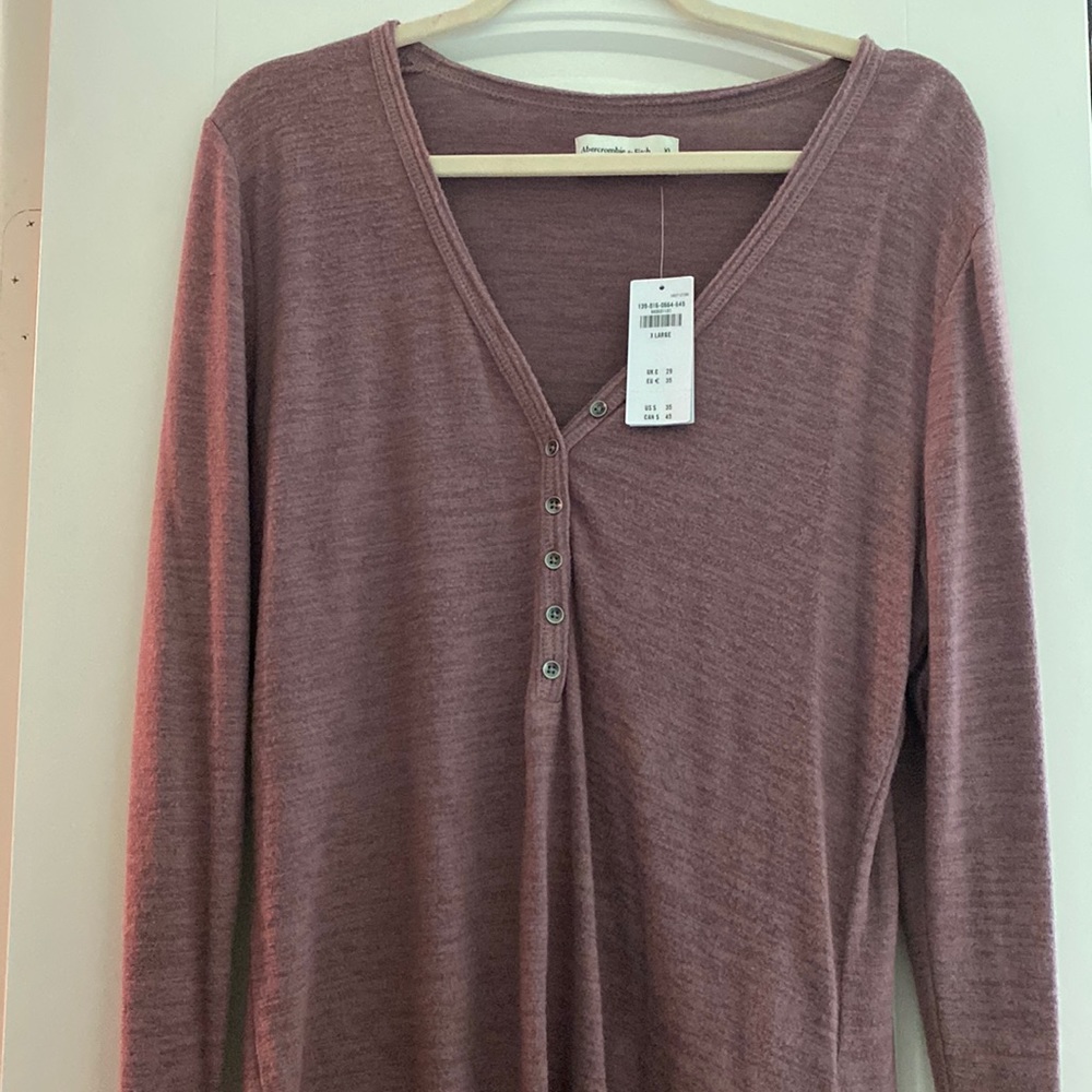 Abercrombie and Fitch, soft a&f cozy light weight sweater shirt. Mauve
